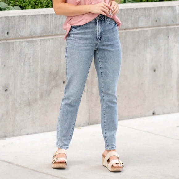 ➡️PRICED TO SELL!!  The Judy Blues you need for summer! - Picture 1 of 7